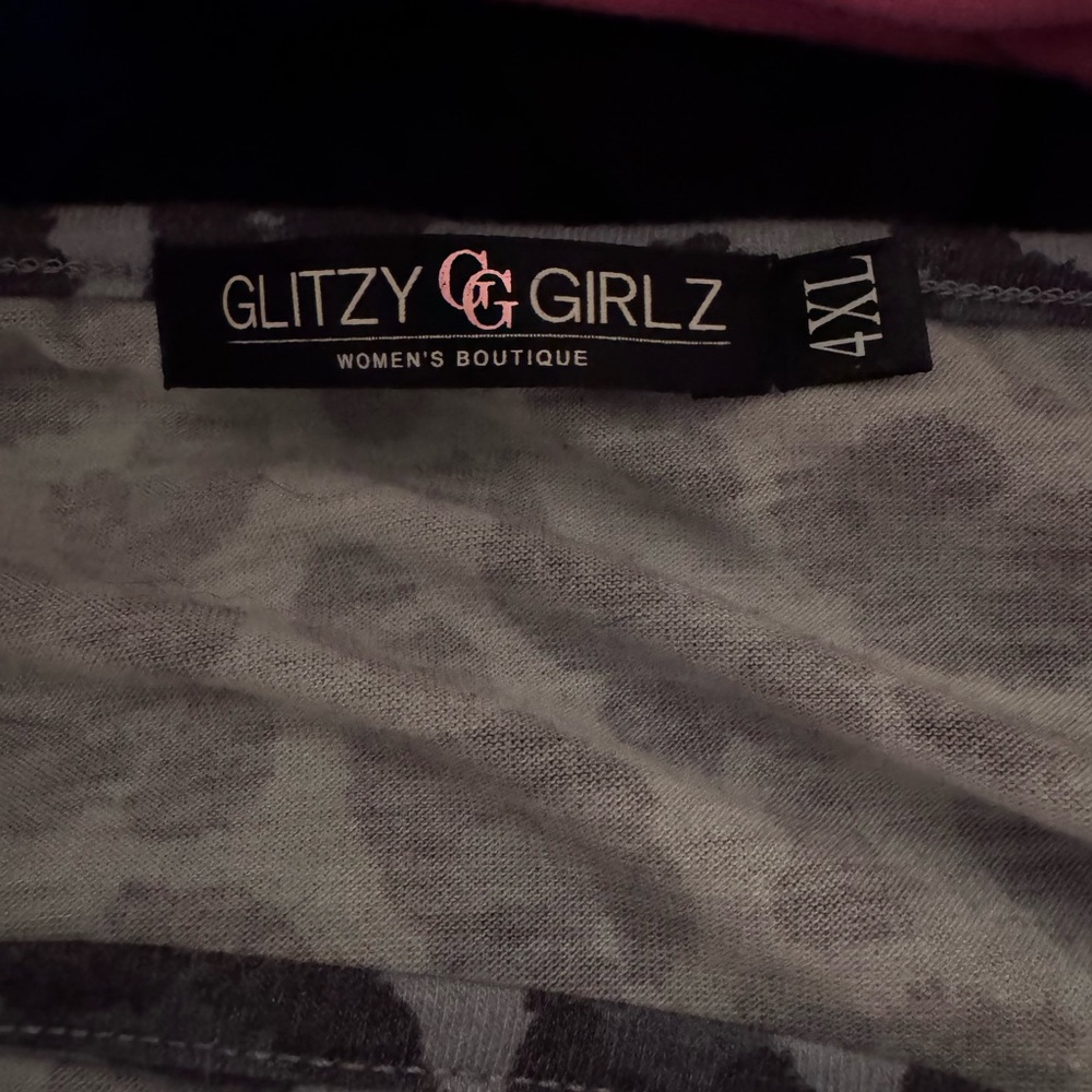 Gray Leopard Print V-Neck Top - Picture 2 of 2